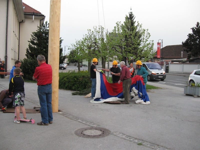 26_4_20132C_Postavljanje_mlaja_28Menges29_2811529.JPG