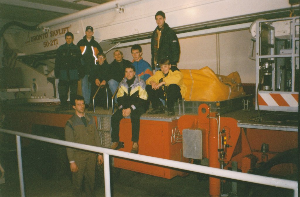 Ogled ljubljanske brigade
Lož Uroš, Brojan Andrej, Veider Matej, Kocjan Marko, Bizjak Andrej, Udovč Marko, Urbanc Branko, Frantar Peter in Skok Franci
