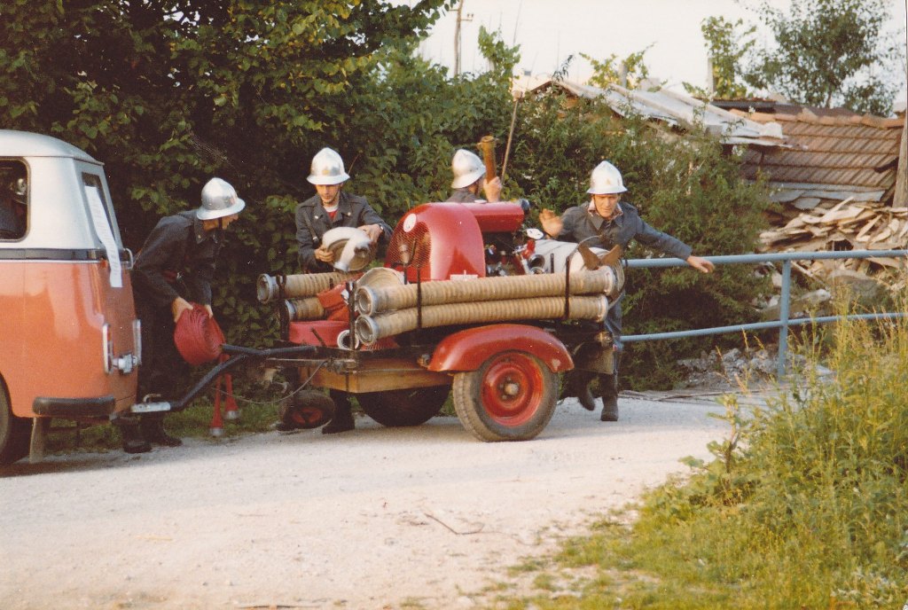 Tretja motorna brizgalna Rosenbauer s pripadajočo opremo
Prevzem leta 1971. To brizgalno uporabljamo še danes.
